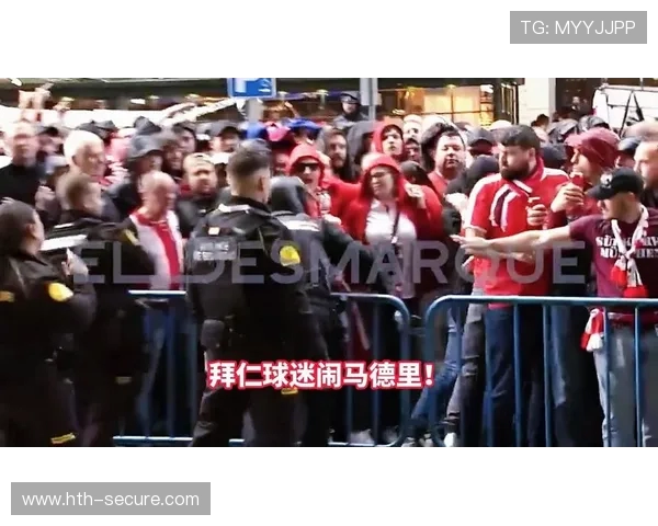 奇！一球迷常年训练场外随拜仁训练 遭罗本调侃